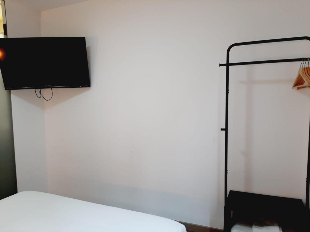 Hostal Laia By Gaiarooms Barcelona Kültér fotó