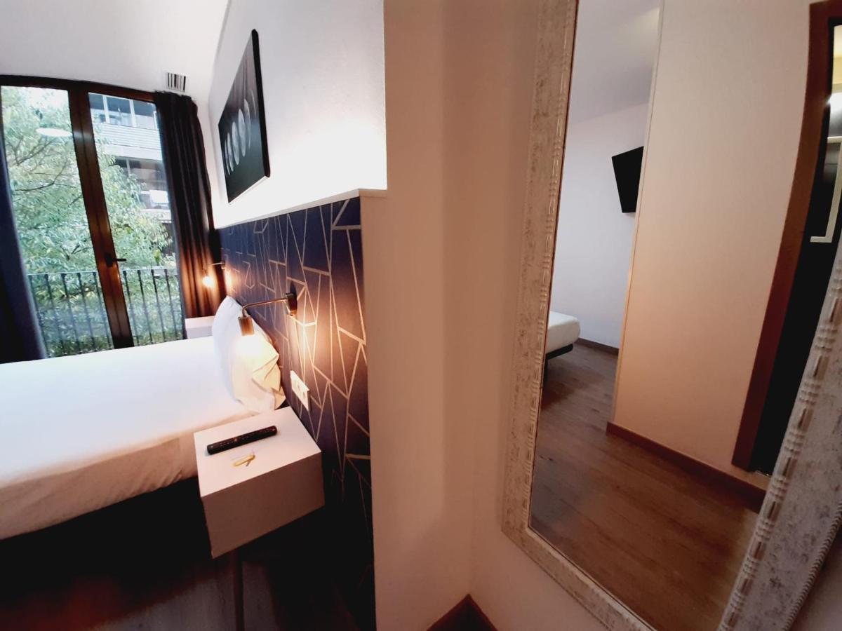 Hostal Laia By Gaiarooms Barcelona Kültér fotó